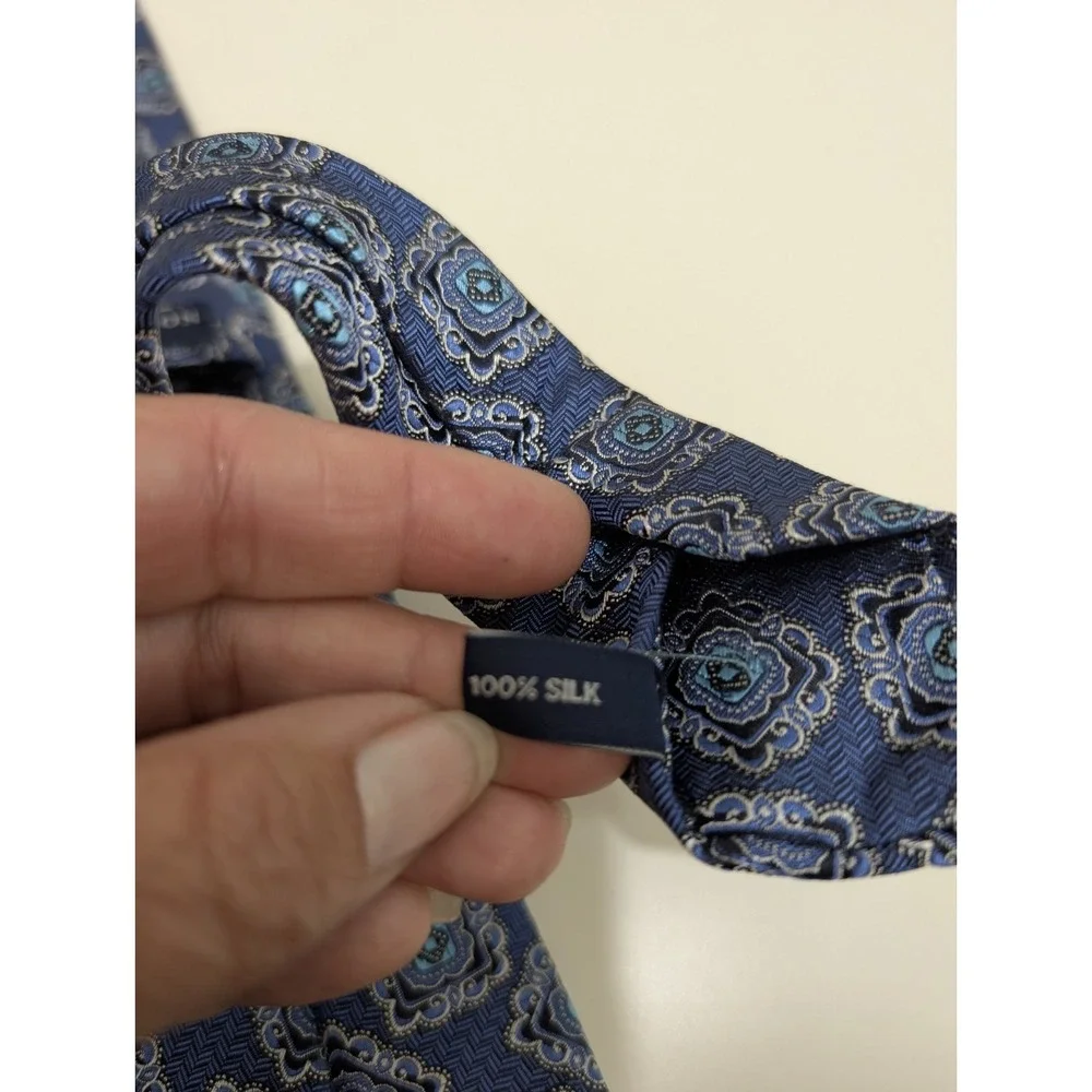 Geoff Nicholson Italy‎ Silk Blend Blue Geometric Medallion Luxury Tie